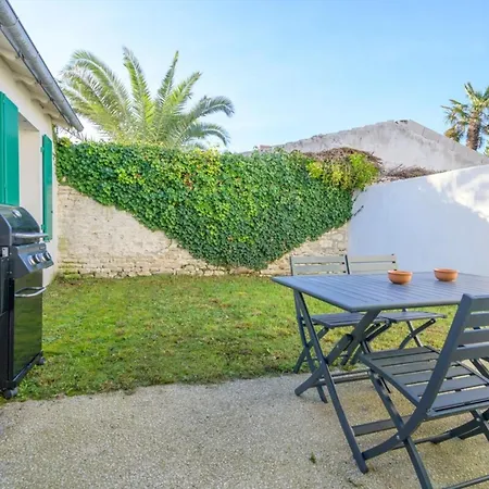 Dom wakacyjny With Courtyard And Garden 300 M From The Port And From The Saint-Martin-de-Ré