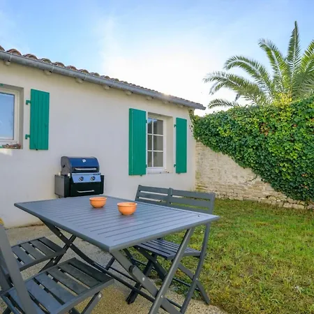 With Courtyard And Garden 300 M From The Port And From The Dom wakacyjny Saint-Martin-de-Ré