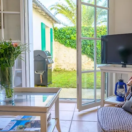 With Courtyard And Garden 300 M From The Port And From The