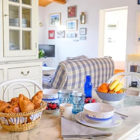 With Courtyard And Garden 300 M From The Port And From The Vakantiehuis Saint-Martin-de-Ré