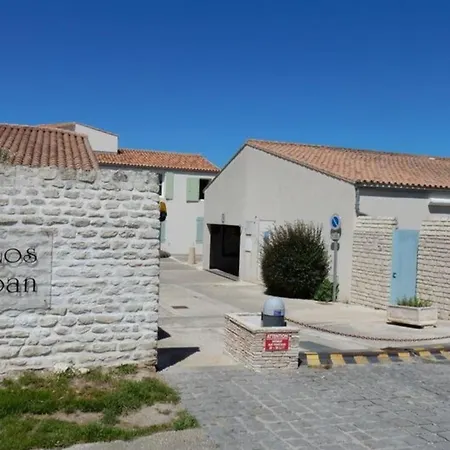 With Courtyard And Garden 300 M From The Port And From The Saint-Martin-de-Ré