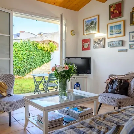 With Courtyard And Garden 300 M From The Port And From The *