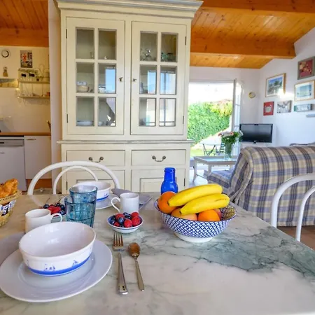 Holiday home With Courtyard And Garden 300 M From The Port And From The